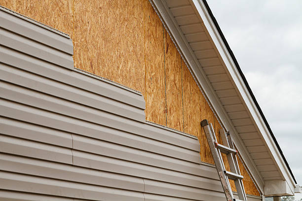 Professional Siding Inspection technician working in Glenwood, MD
